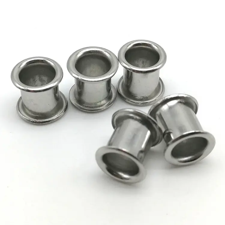 La diferencia entre los remaches y las uñas de los ojos