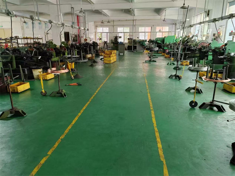 Línea de producción de remaches en Nuote Metals