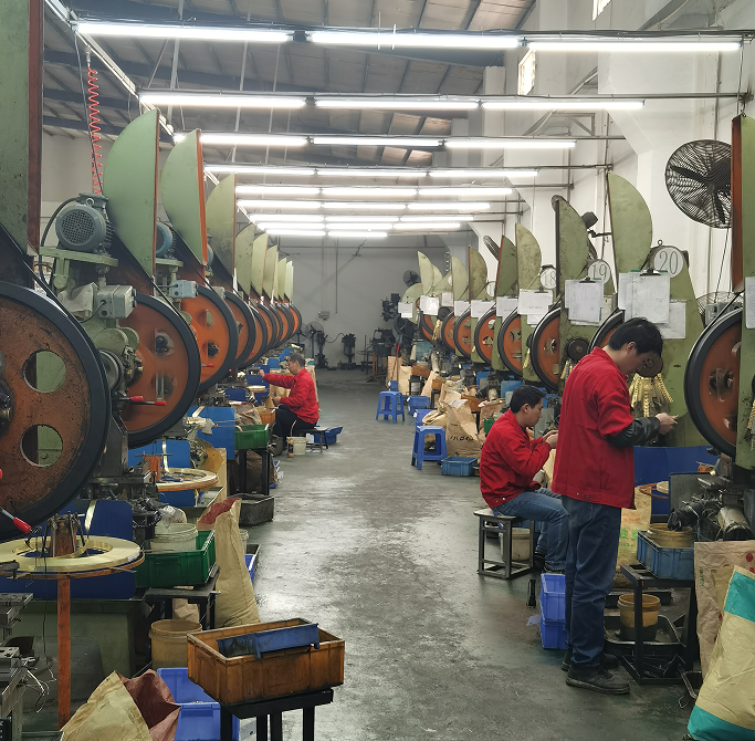 Línea de producción de ojales en metales nuote