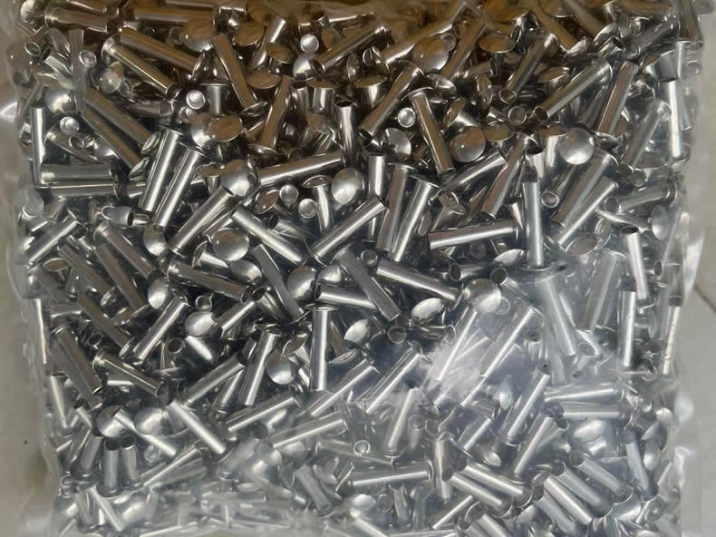 Nuote Metals envía remaches semitubulares a México: para muebles plegables, aprobados con niebla salina las 24 horas
