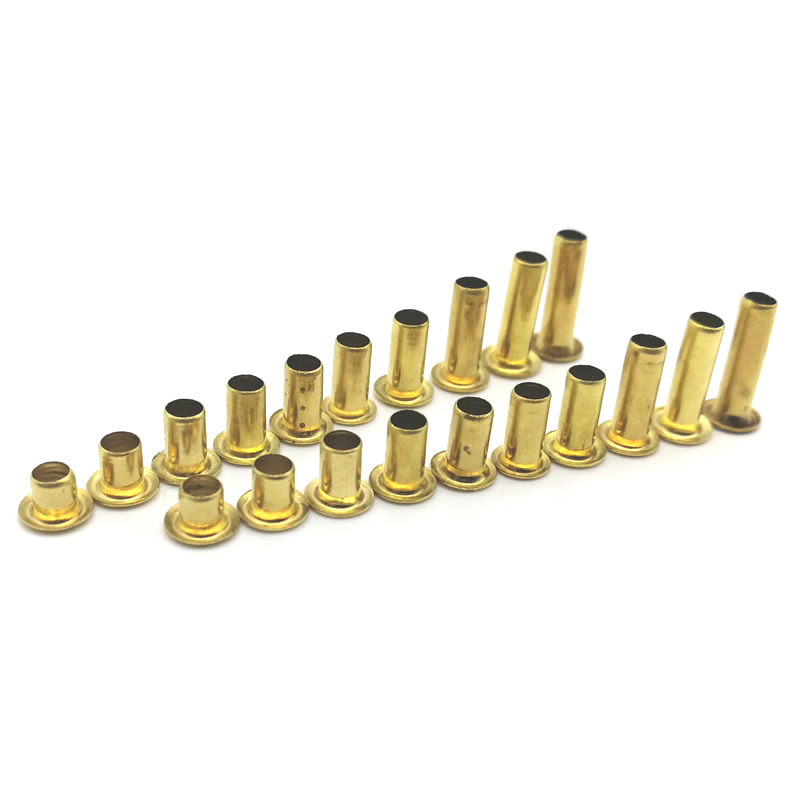 Pequeños ojales de latón.